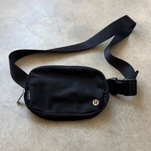 lululemon athletica Midnight Black Belt Bag